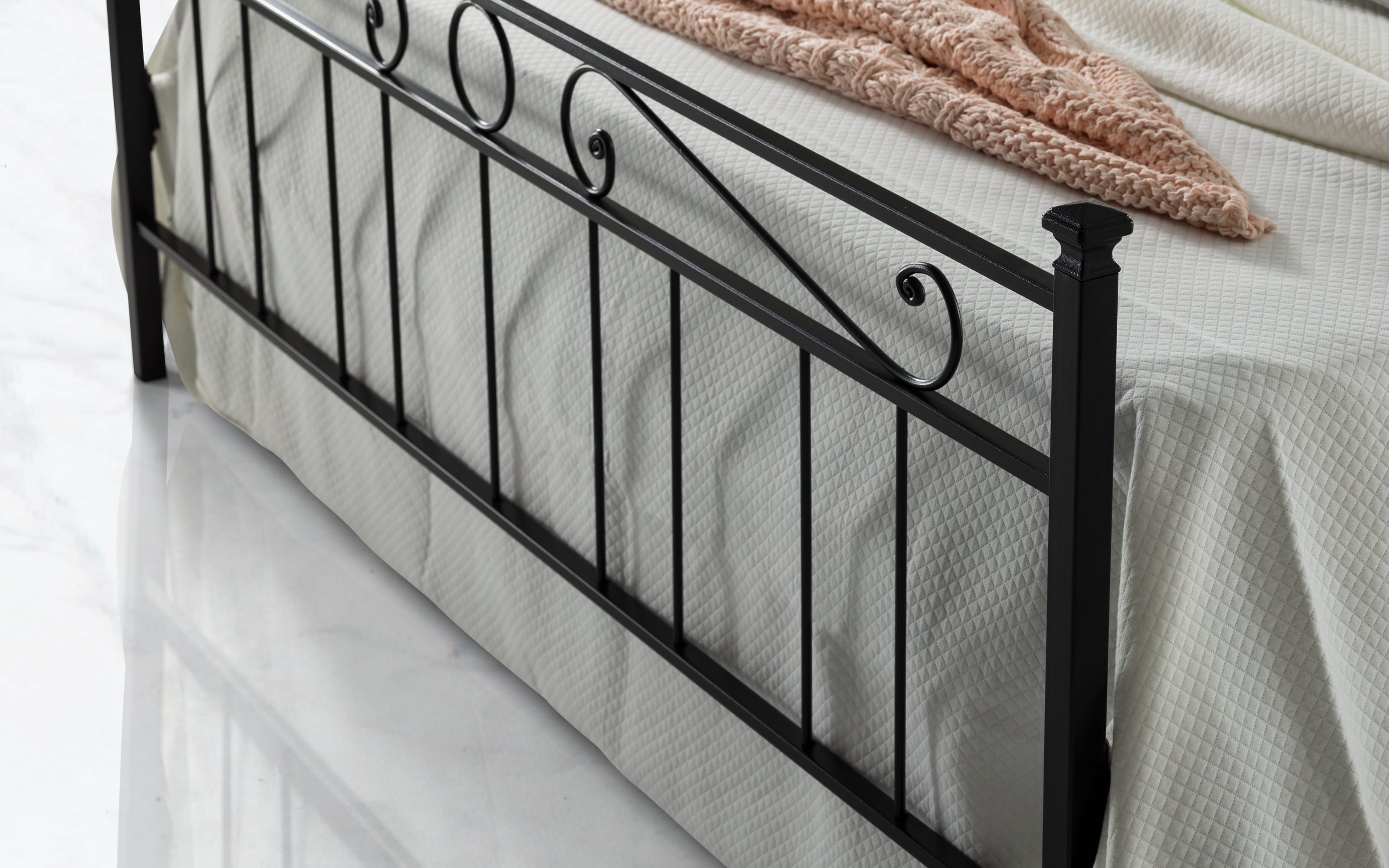 Letto matrimoniale senza contenitore nero: Tevere Mondo Convenienza