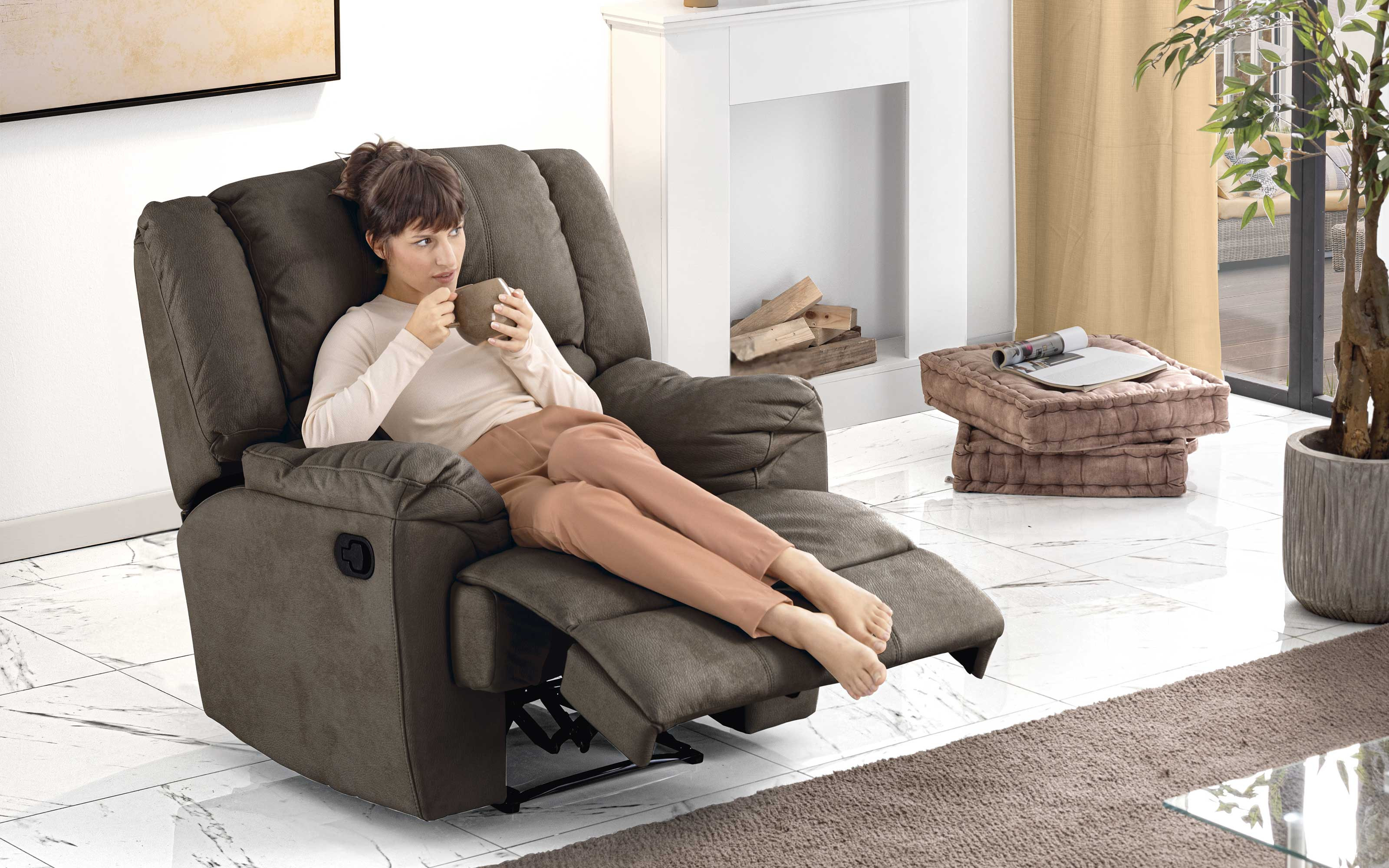 Furnimart Poltrona Reclinabile Manuale In Ciniglia Beige - Compatta Per Piccoli Spazi, Supporta 158 Kg, Cuscino Imbottito